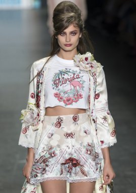 Anna Sui - bahar 2017 koleksiyonu