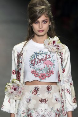 Anna Sui - bahar 2017 koleksiyonu