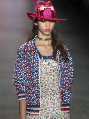 Anna Sui - bahar 2017 koleksiyonu