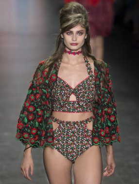 Anna Sui - bahar 2017 koleksiyonu