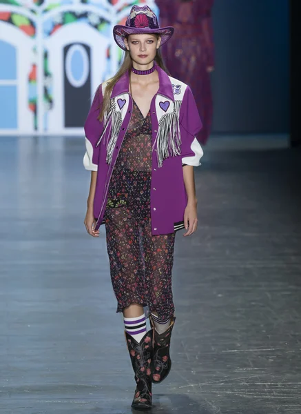 Anna Sui - voorjaar 2017 Collection — Stockfoto