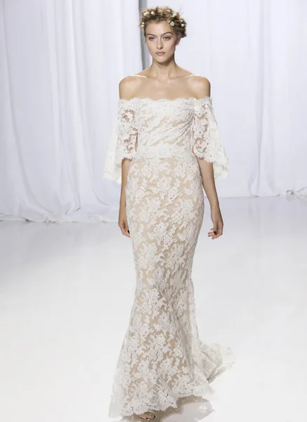 Reem acra - herbst 2017 kollektion - new york fashion week braut — Stockfoto