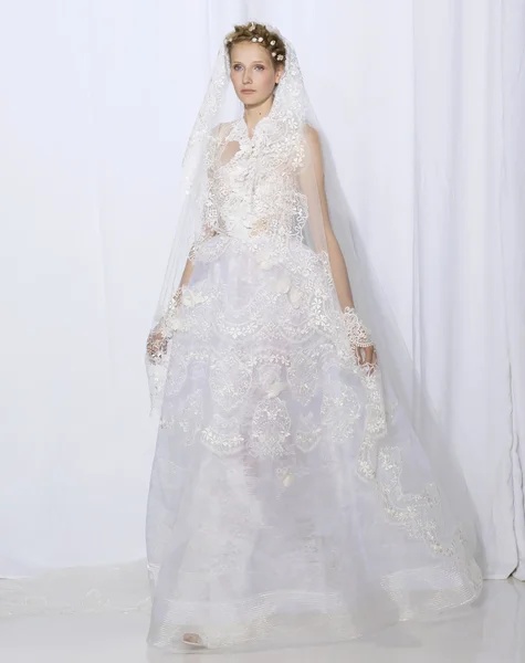 Reem Acra - Fall 2017 Collection - New York Fashion Week Bridal — Stock Photo, Image