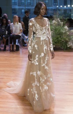 Monique Lhuillier - Sonbahar 2017 Koleksiyonu - New York Moda Haftası