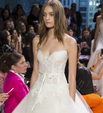 Monique Lhuillier - Sonbahar 2017 Koleksiyonu - New York Moda Haftası