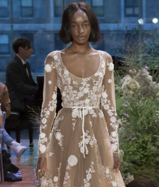 Monique Lhuillier - Sonbahar 2017 Koleksiyonu - New York Moda Haftası