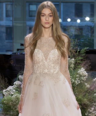 Monique Lhuillier - Sonbahar 2017 Koleksiyonu - New York Moda Haftası