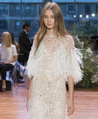 Monique Lhuillier - Sonbahar 2017 Koleksiyonu - New York Moda Haftası