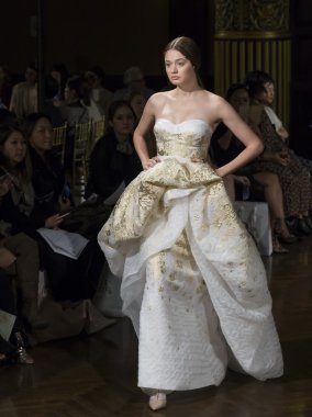 Yolan Cris - Güz 2017 koleksiyonu - New York moda hafta gelin