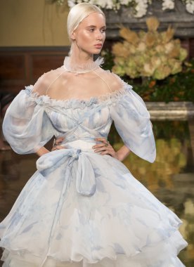 Yolan Cris - Güz 2017 koleksiyonu - New York moda hafta gelin