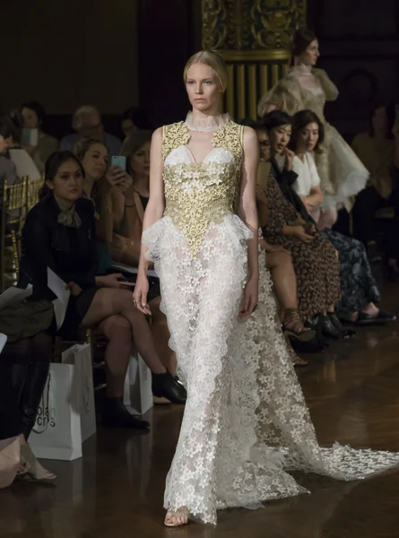 Yolan Cris - Collezione Autunno 2017 - New York Fashion Week Sposa — Foto Stock