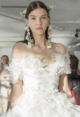 Marchesa - Güz 2017 koleksiyonu - New York moda hafta gelin