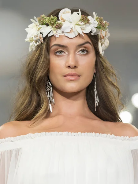 Theia - Güz 2017 koleksiyonu - New York moda hafta gelin