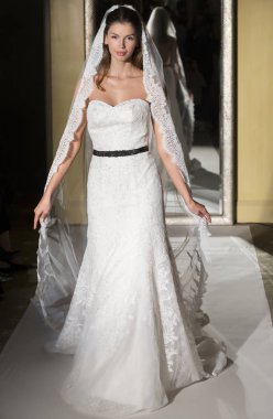 Oleg Cassini - Güz 2017 koleksiyonu - New York moda hafta Brid