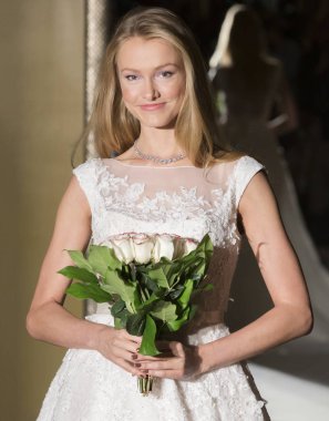 Oleg Cassini - Güz 2017 koleksiyonu - New York moda hafta Brid