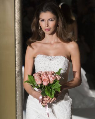 Oleg Cassini - Güz 2017 koleksiyonu - New York moda hafta Brid