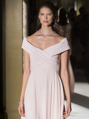 Oleg Cassini - Güz 2017 koleksiyonu - New York moda hafta Brid