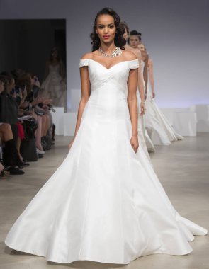 Anne Barge - Güz 2017 koleksiyonu - New York moda hafta gelin