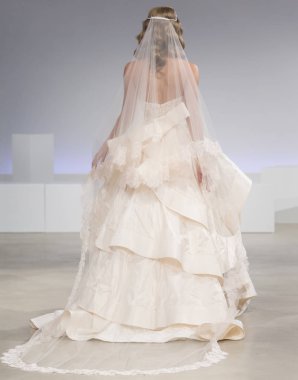 Anne Barge - Güz 2017 koleksiyonu - New York moda hafta gelin