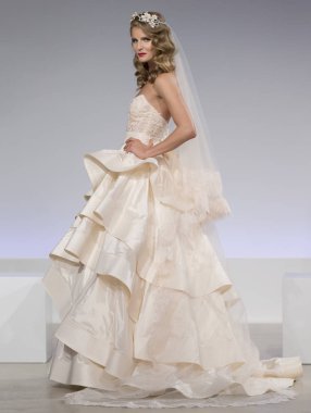 Anne Barge - Güz 2017 koleksiyonu - New York moda hafta gelin