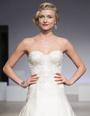 Anne Barge - Güz 2017 koleksiyonu - New York moda hafta gelin