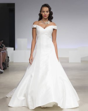 Anne Barge - Güz 2017 koleksiyonu - New York moda hafta gelin