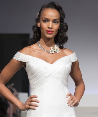 Anne Barge - Güz 2017 koleksiyonu - New York moda hafta gelin