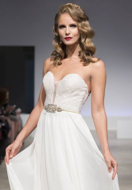 Anne Barge - Güz 2017 koleksiyonu - New York moda hafta gelin