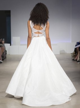 Anne Barge - Güz 2017 koleksiyonu - New York moda hafta gelin