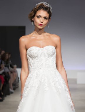 Anne Barge - Güz 2017 koleksiyonu - New York moda hafta gelin