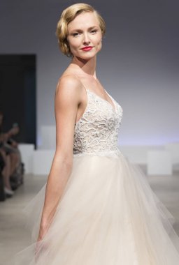 Anne Barge - Güz 2017 koleksiyonu - New York moda hafta gelin