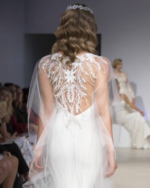 Anne Barge - Güz 2017 koleksiyonu - New York moda hafta gelin