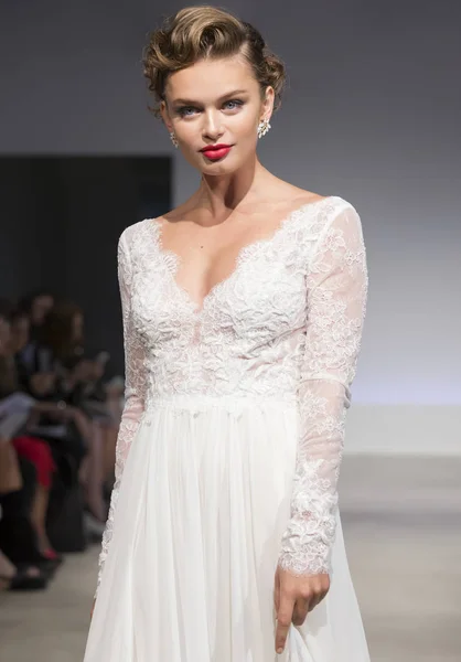 Anne Barge - najaar 2017 collectie - New York Fashion Week Bridal — Stockfoto