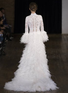 Rita Vinieris - Güz 2017 koleksiyonu - New York Fashio tarafından Rivini