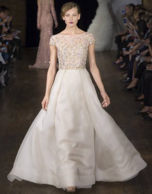 Rita Vinieris - Güz 2017 koleksiyonu - New York Fashio tarafından Rivini