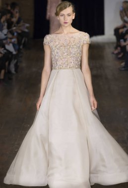 Rita Vinieris - Güz 2017 koleksiyonu - New York Fashio tarafından Rivini