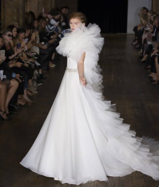 Rita Vinieris - Güz 2017 koleksiyonu - New York Fashio tarafından Rivini