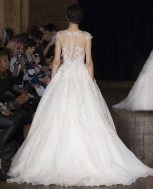 Rita Vinieris - Güz 2017 koleksiyonu - New York Fashio tarafından Rivini