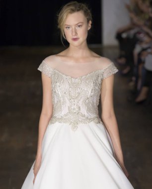 Rita Vinieris - Güz 2017 koleksiyonu - New York Fashio tarafından Rivini