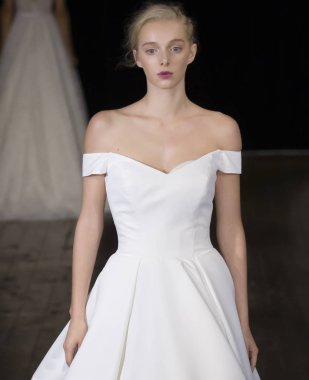 Rita Vinieris - Güz 2017 koleksiyonu - New York Fashio tarafından Rivini