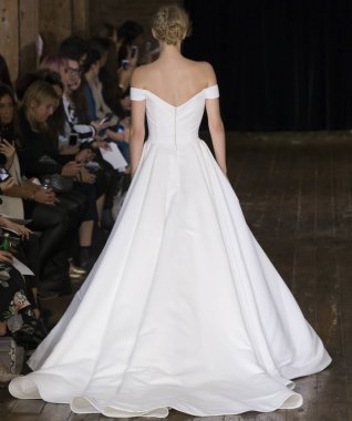 Rita Vinieris - Güz 2017 koleksiyonu - New York Fashio tarafından Rivini