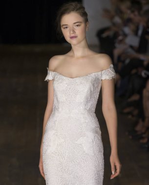 Rita Vinieris - Güz 2017 koleksiyonu - New York Fashio tarafından Rivini