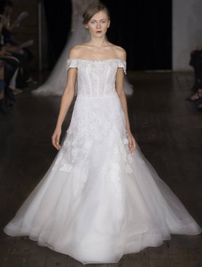 Rita Vinieris - Güz 2017 koleksiyonu - New York Fashio tarafından Rivini