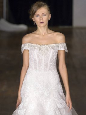 Rita Vinieris - Güz 2017 koleksiyonu - New York Fashio tarafından Rivini