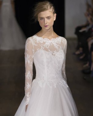 Rita Vinieris - Güz 2017 koleksiyonu - New York Fashio tarafından Rivini