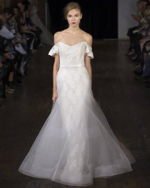 Rita Vinieris - Güz 2017 koleksiyonu - New York Fashio tarafından Rivini