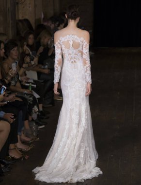 Rita Vinieris - Güz 2017 koleksiyonu - New York Fashio tarafından Rivini