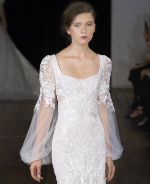 Rita Vinieris - Güz 2017 koleksiyonu - New York Fashio tarafından Rivini