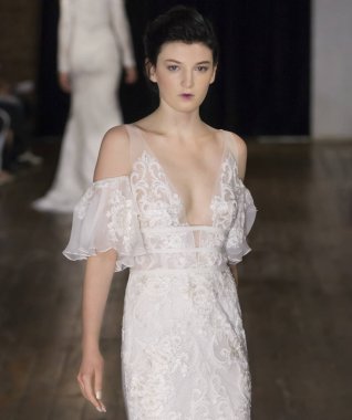 Rita Vinieris - Güz 2017 koleksiyonu - New York Fashio tarafından Rivini