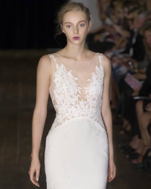 Rita Vinieris - Güz 2017 koleksiyonu - New York Fashio tarafından Rivini